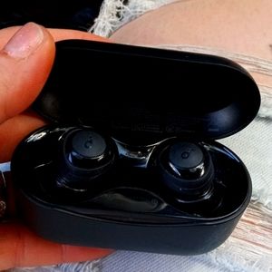 Bluetooth wireless earbuds